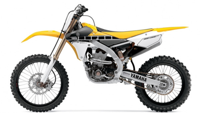 Yamaha YZ250F e 450 60th Anniversary Edition in gara