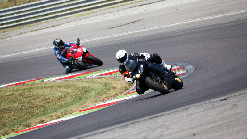 Riding School Pedersoli: rimandati in pista a Luglio