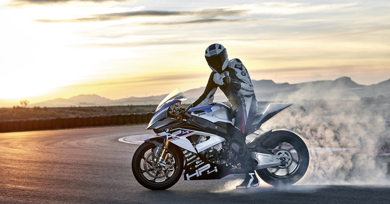 BMW HP4 RACE. La speciale 1000 RR in serie limitata da 80.000 euro