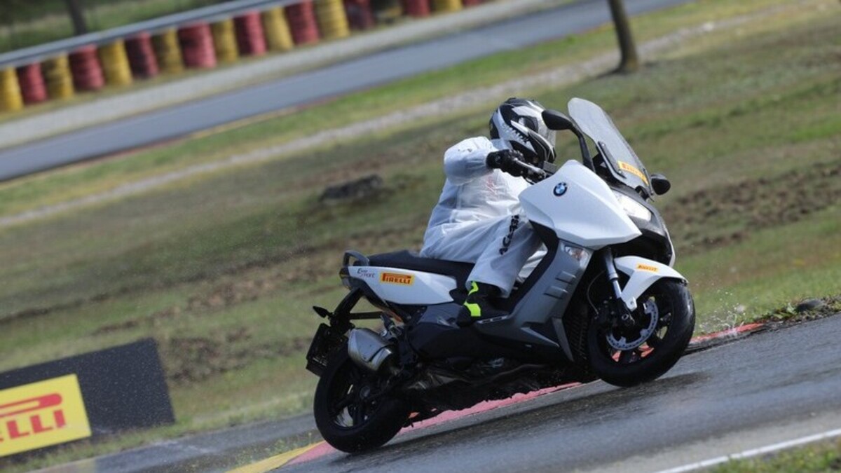 Pirelli Angel Scooter e Diablo Rosso Scooter Prove